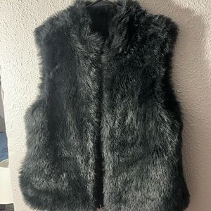 No name brand faux fur zip up vest.
